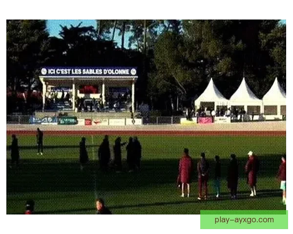 U16国少惨败夜冲突升级助教锁喉新星追骂推搡场面失控