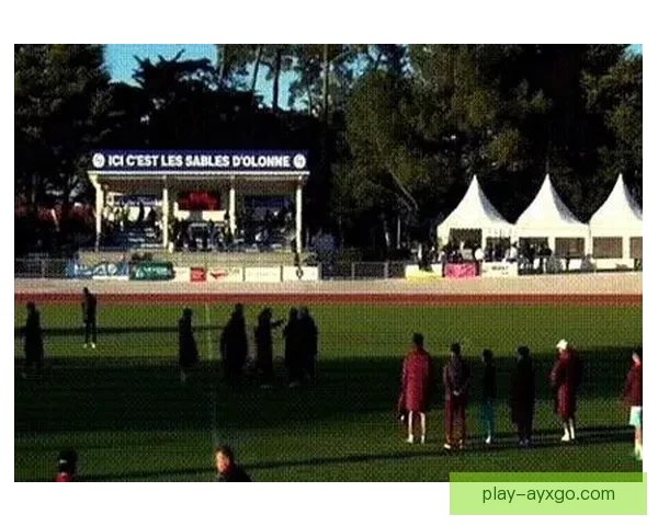 U16国少惨败夜冲突升级助教锁喉新星追骂推搡场面失控